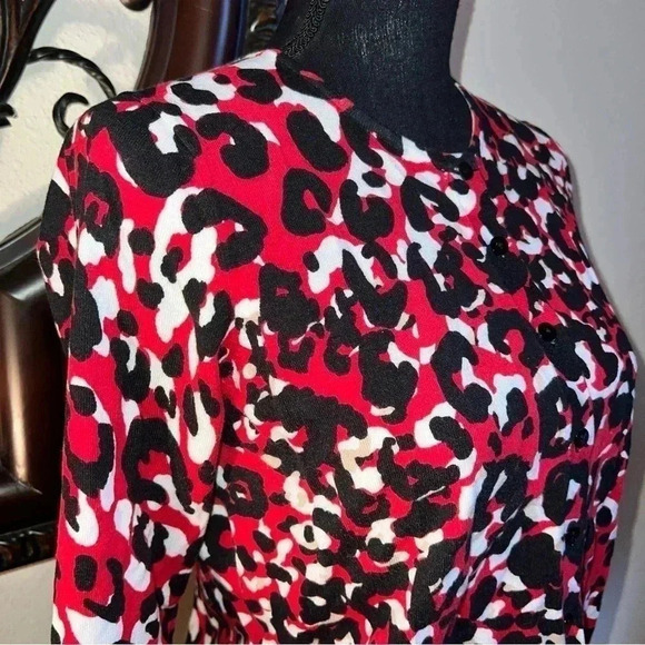 August Silk Heritage Women’s Red Black Animal Print Cardigan Sweater Size Large - Picture 3 of 13